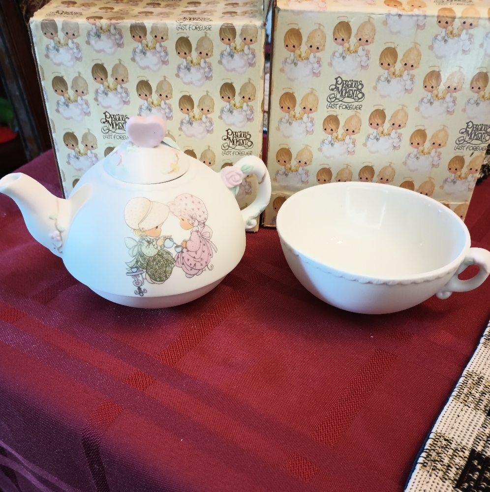 Prescious moments tea pot and cup set